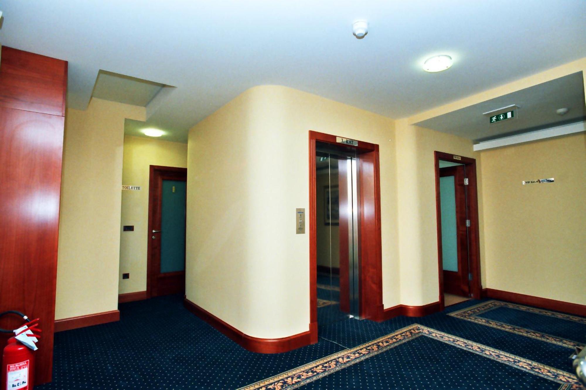 Hotel Savus Славонський Брод Екстер'єр фото