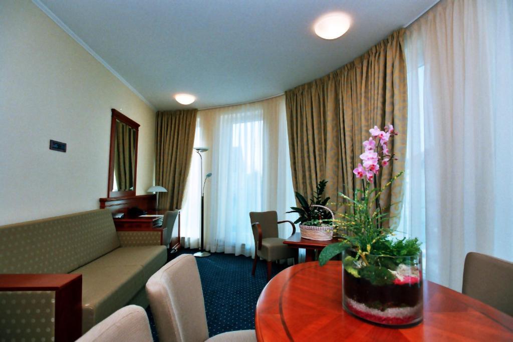Hotel Savus Славонський Брод Екстер'єр фото