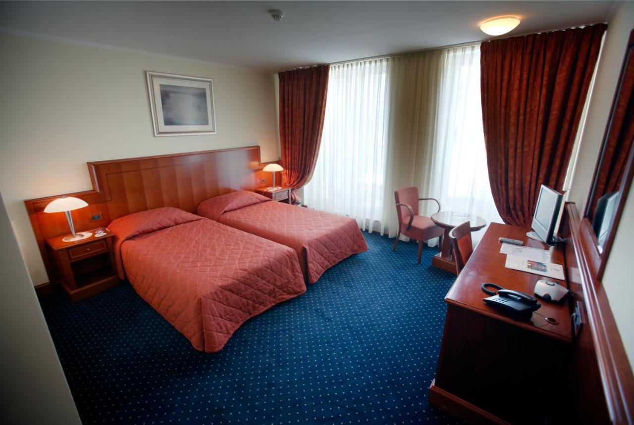 Hotel Savus Славонський Брод Екстер'єр фото